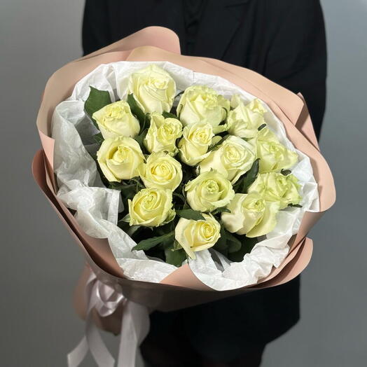 Mono bouquet of 15 white roses