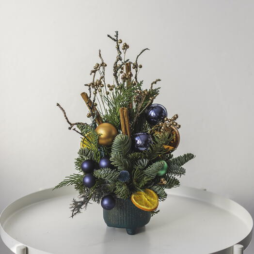 Композиция из живой пихты, гамма "Конфета", размер S