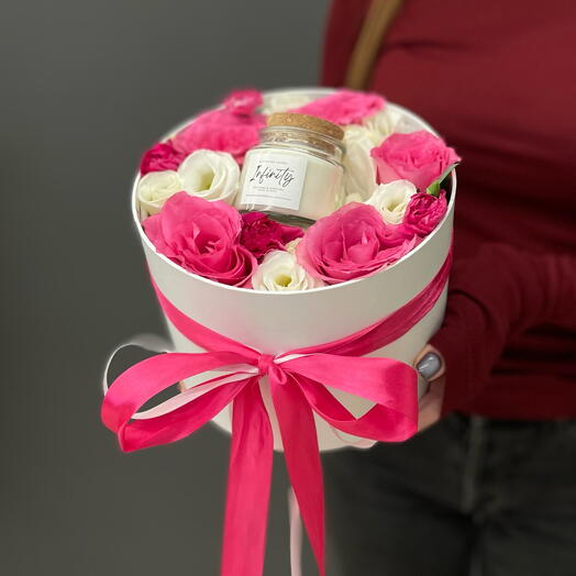 Коробка с цветами и свечкой