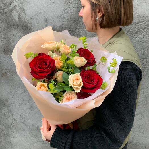 Red and peach bouquet