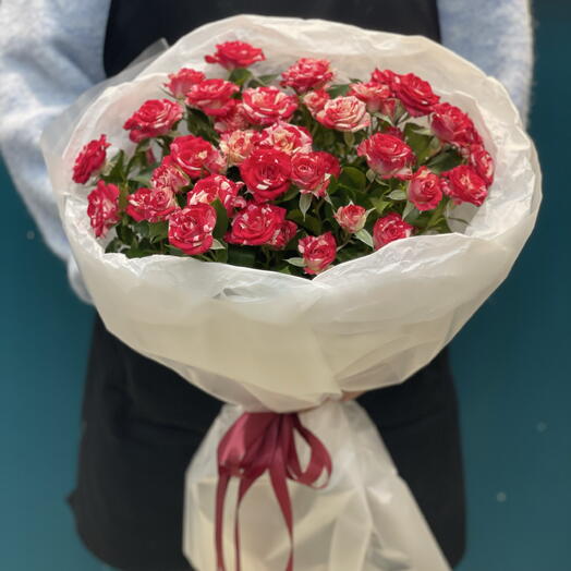 Букет с кустовыми розами, 7 шт