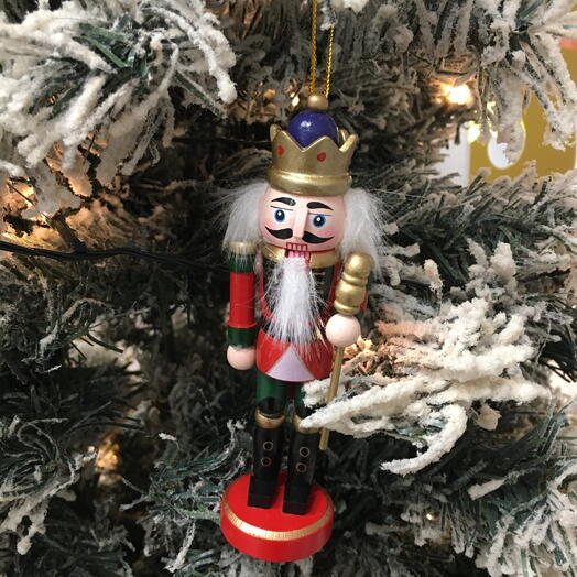 Щелкунчик деревянный