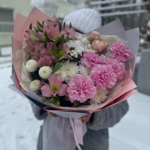 Сборный букет с диантусами и альстромерией