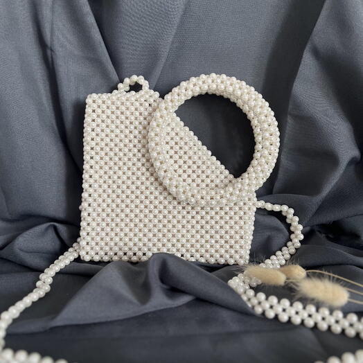 Сумочка из бусин с круглой ручкой