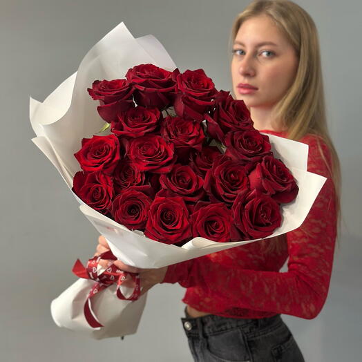 Монобукет ««Алое признание» — 19 роз Эквадор