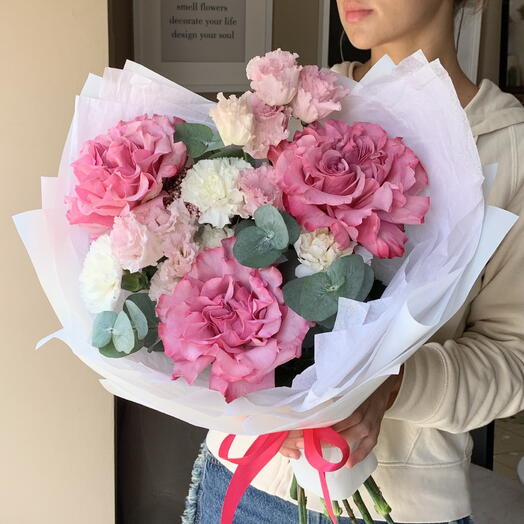 Букет «Вишневый тарт» с пионовидными розами и эустомой💗