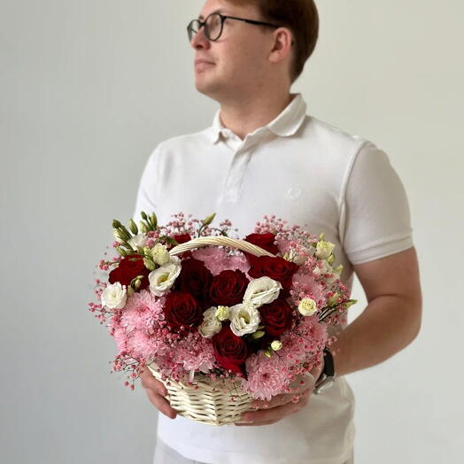 Корзина из роз, хризантем, гипсофилы и эустомы S