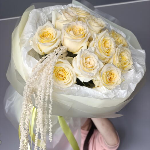 Букет из пионовидных роз сорта Канделайт