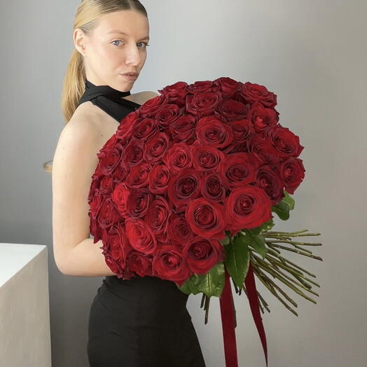 Шикарный букет из 51 розы