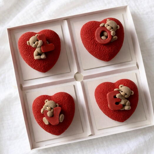 Муссовые сердечки с шоколадными фигурками