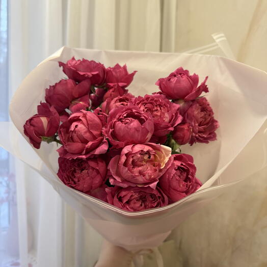 Букет пионовидных роз
