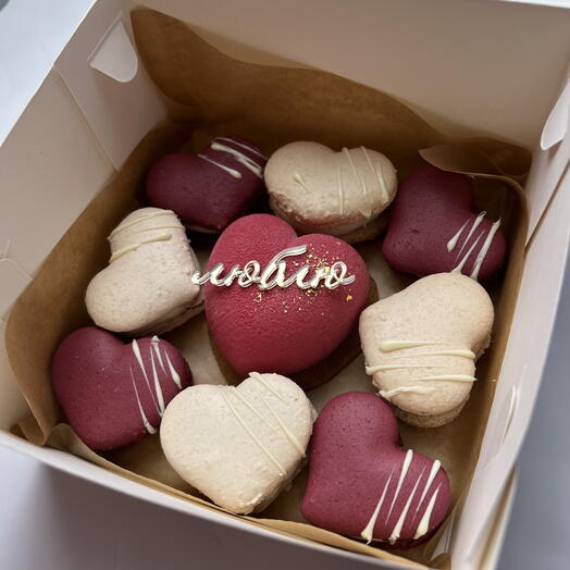 Ассорти макарон и малиновое сердце❣️На 8 марта