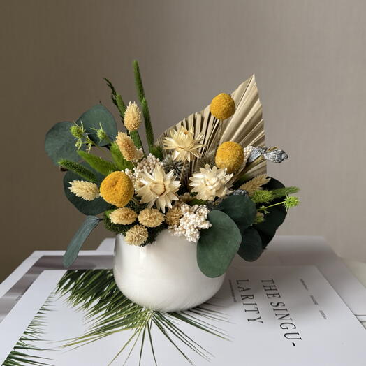 Композиция из сухоцветов и стабилизированных растений, тематика лето