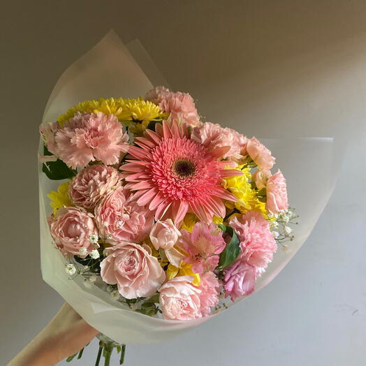 Букет с кустовой розой и герберой