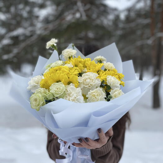 Букет из хризантем и роз