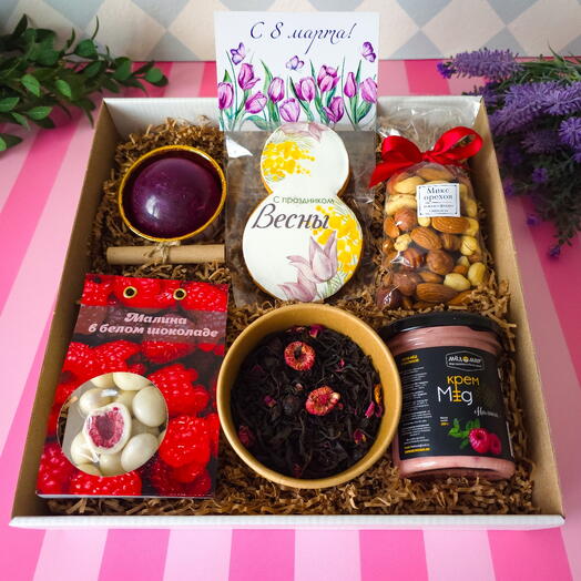 Малиновый к 8 марта