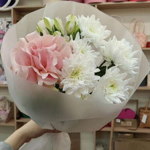 Букет с Французской розой, хризантемой и альстромерией