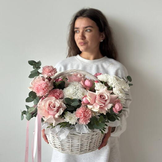Корзина с цветами «Нежная»