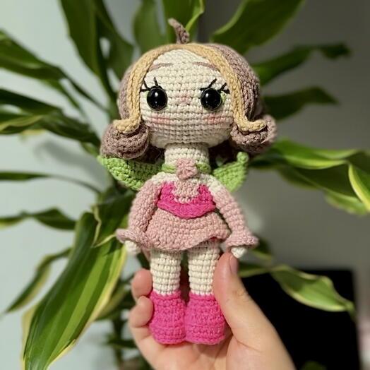 Вязаная игрушка Флора Винкс