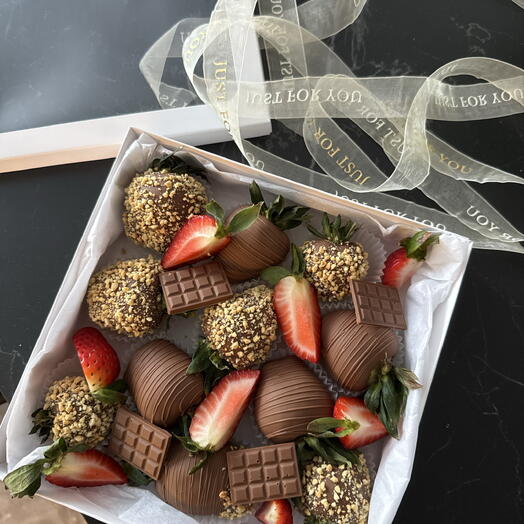 Клубника в шоколаде Callebaut молочный
