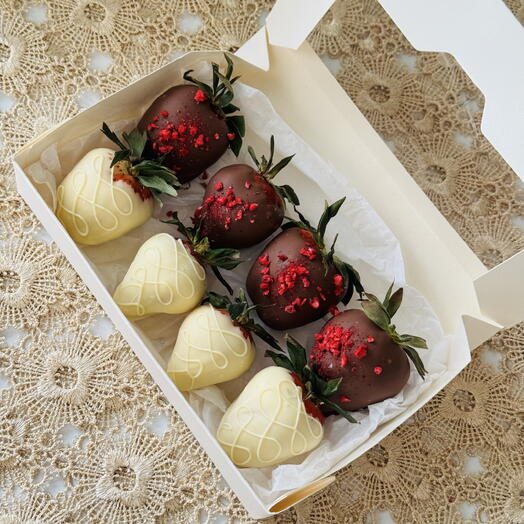 Клубника в шоколаде (8 шт)