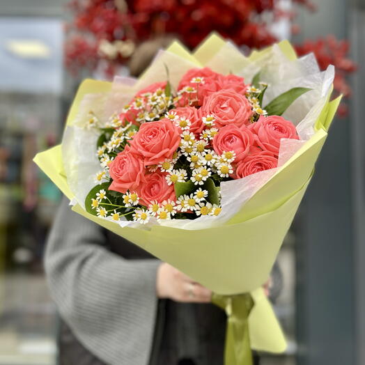 Букет кустовой розы и полевой ромашки🌸
