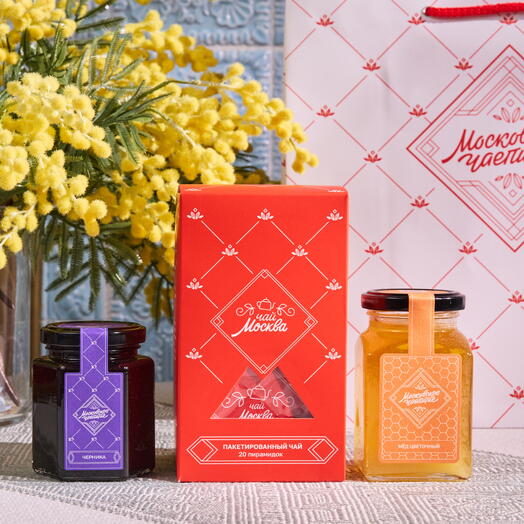Набор чайный с вареньем из черники и цветочным медом в подарочном пакете