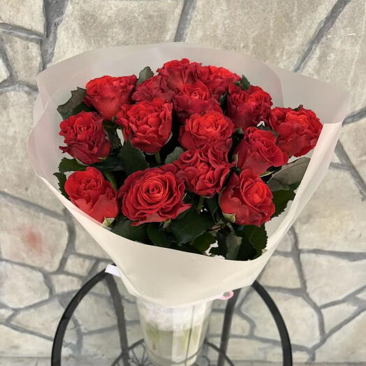 Букет из 15 алых роз