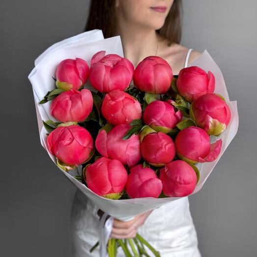 Большой яркий букет коралловые пионы Coral