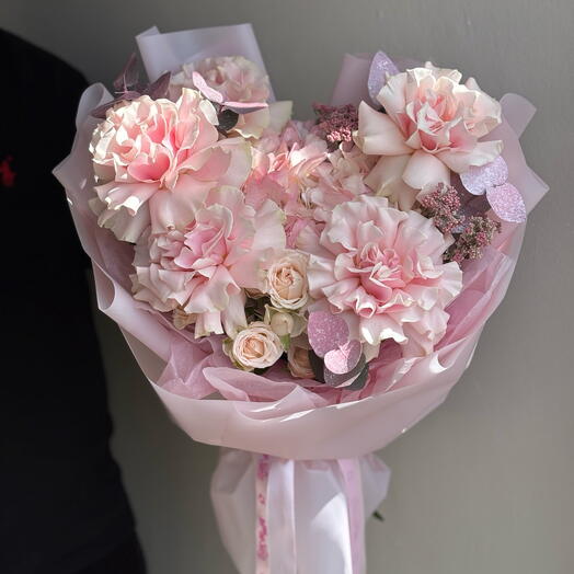 Букет «Всплеск» из французских и кустовых роз с гортензией 🌸