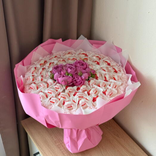 Сладкий букет с розами