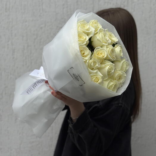 Букет «Белая симфония» белые розы 15 шт