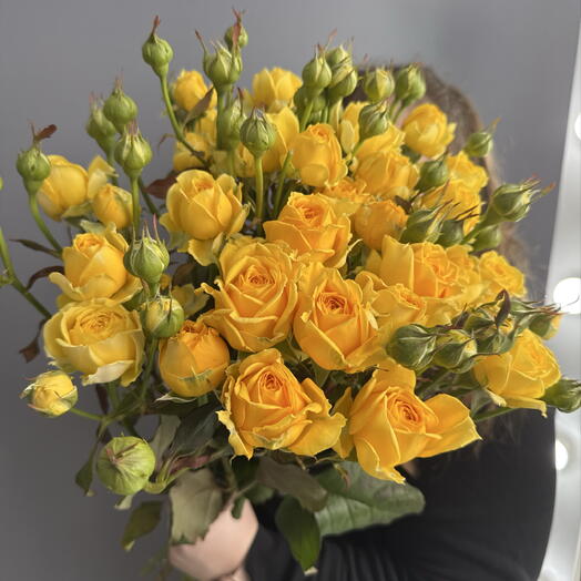 Роза кустовая Yellow Babbls 7 штук с атласной лентой️