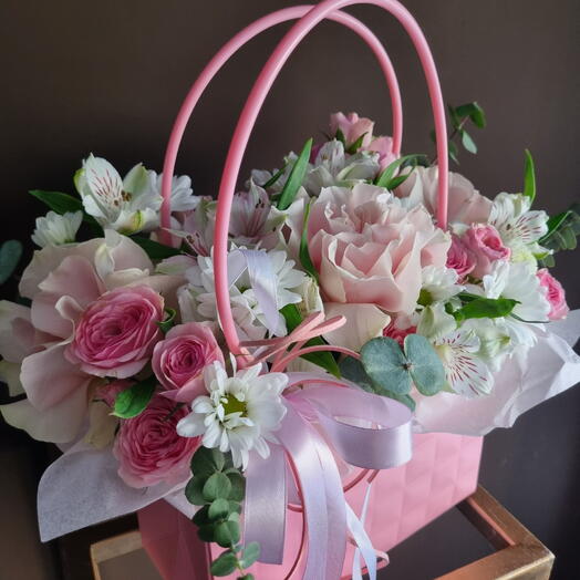 Lovely/французские розы, кустовые розы, альстромерии, ромашки в красивом оформлении