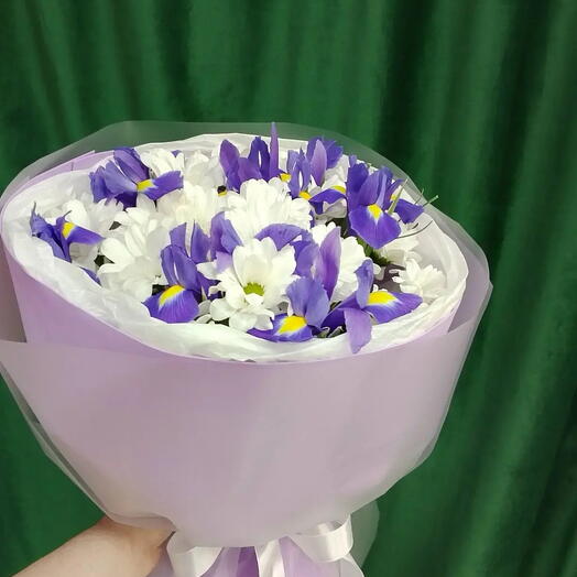 Светлана ( букет из хризантем с ирисами )