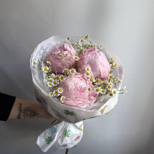 Букет с розовыми пионами