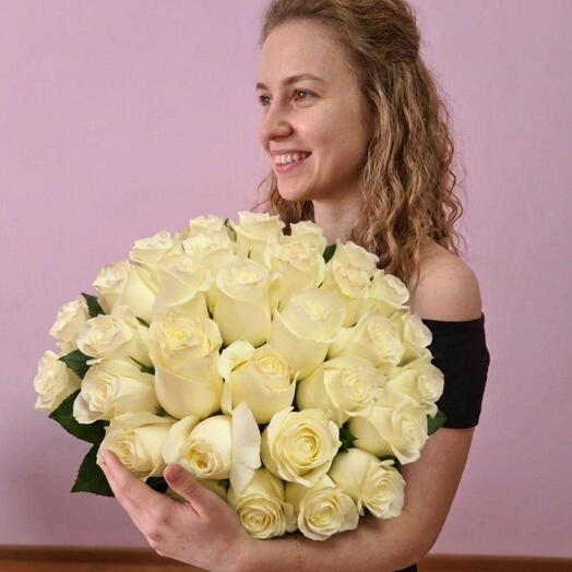букет из 41 белой розы