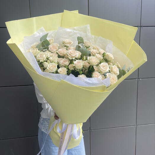 Букет из кустовых роз