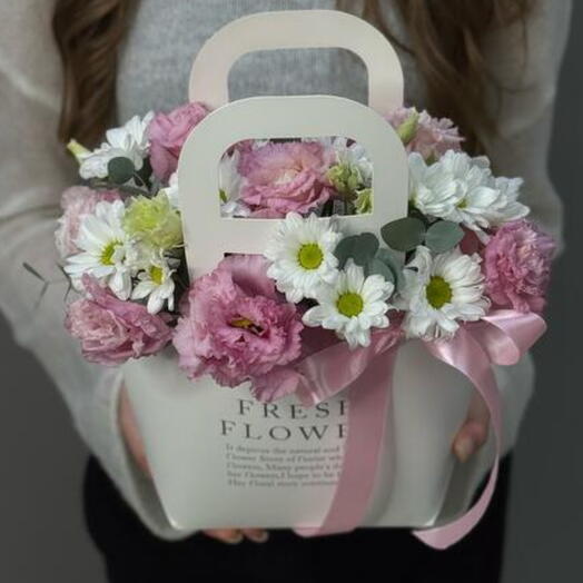 Композиция с ромашкой и эустомой 🌸