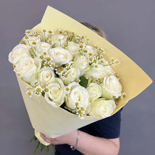 Букет с розами и ромашкой🌼