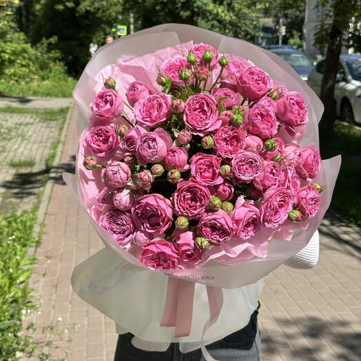 Букет из 9 кустовых пионовидных роз