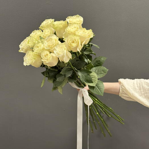 Букет белых голландских роз 80см