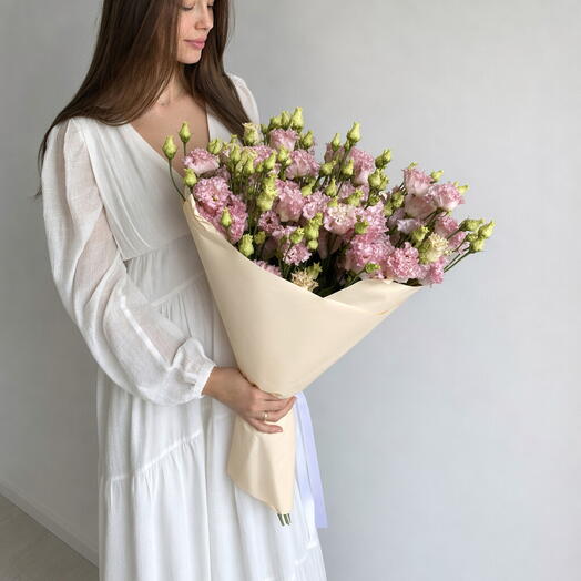 Букет из 19 розовых эустом