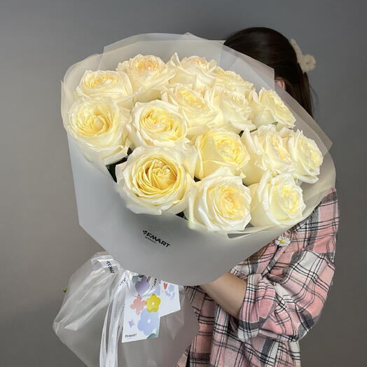 Букет из нежно-белых роз L