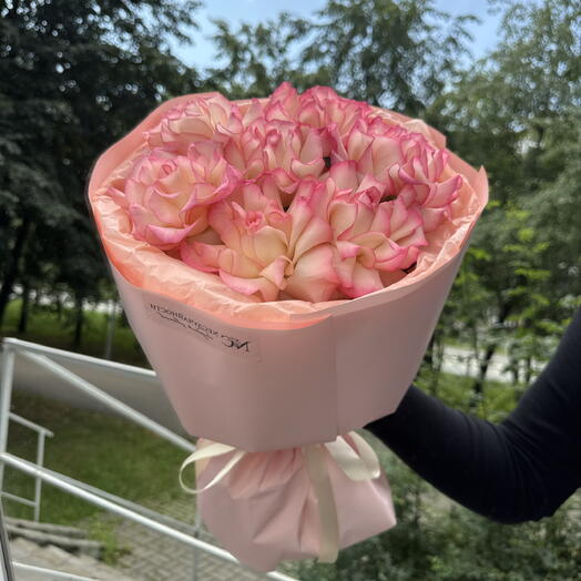 Нежный букет из розовых розочек 🌹