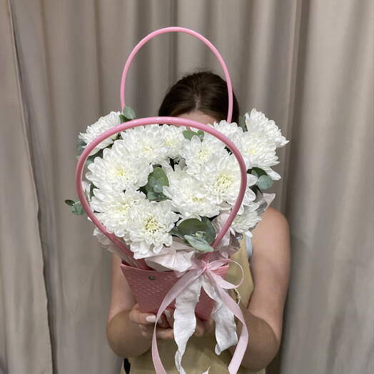 Корзина с хризантемами