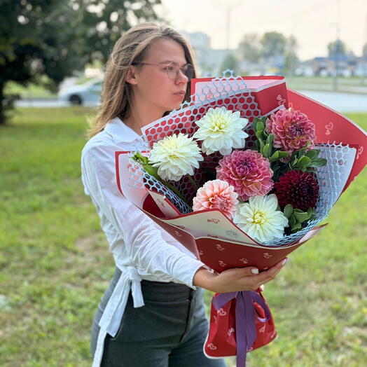 Букет из 7 георгин микс "Всплеск красок"