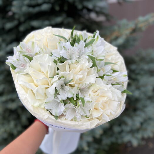 Дуо-букет с французскими розами и альстромерией