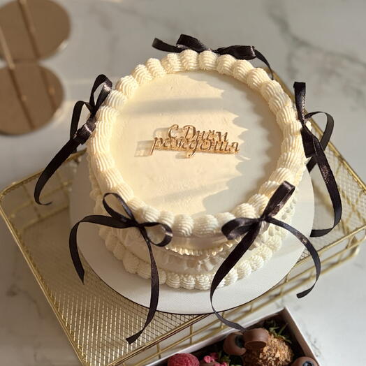 Lambeth-style bento cake with bows