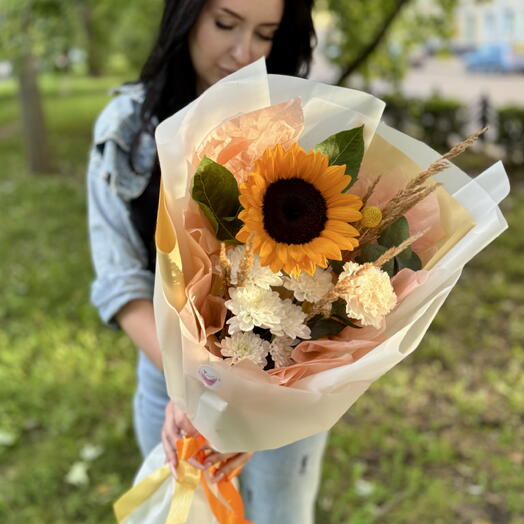 Букет с подсолнухом